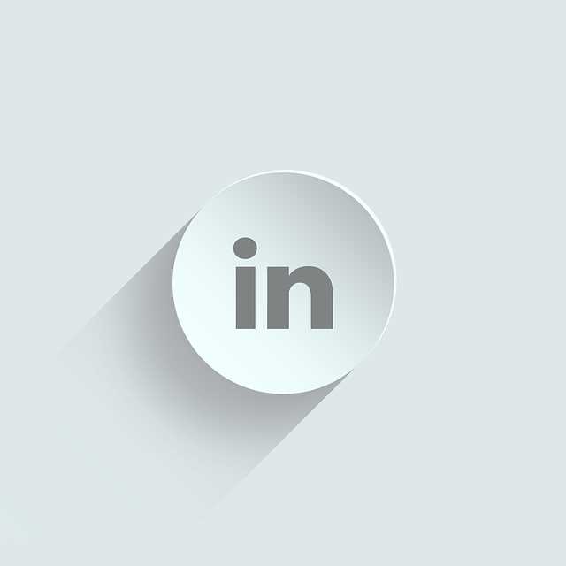 Обращайте внимание на комментарии и сообщения. Они могут дать ценную информацию о потребностях и предпочтениях целевой аудитории. Взаимодействуйте с пользователями, чтобы лучше понимать их ожидания и корректировать свою стратегию.